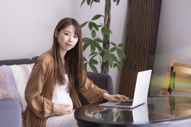 妊娠している女性